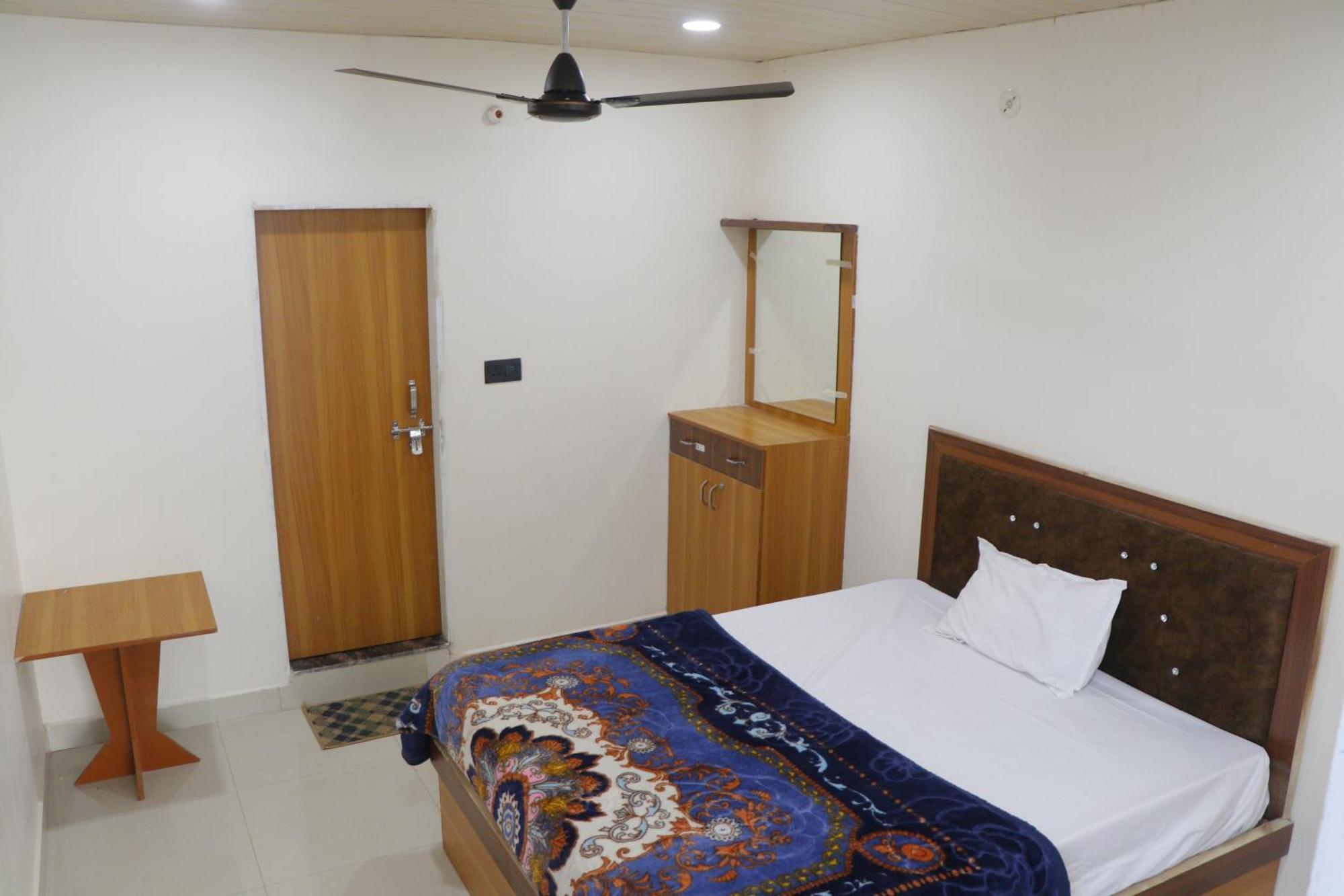Dolphin Guest House Mathura Exterior photo