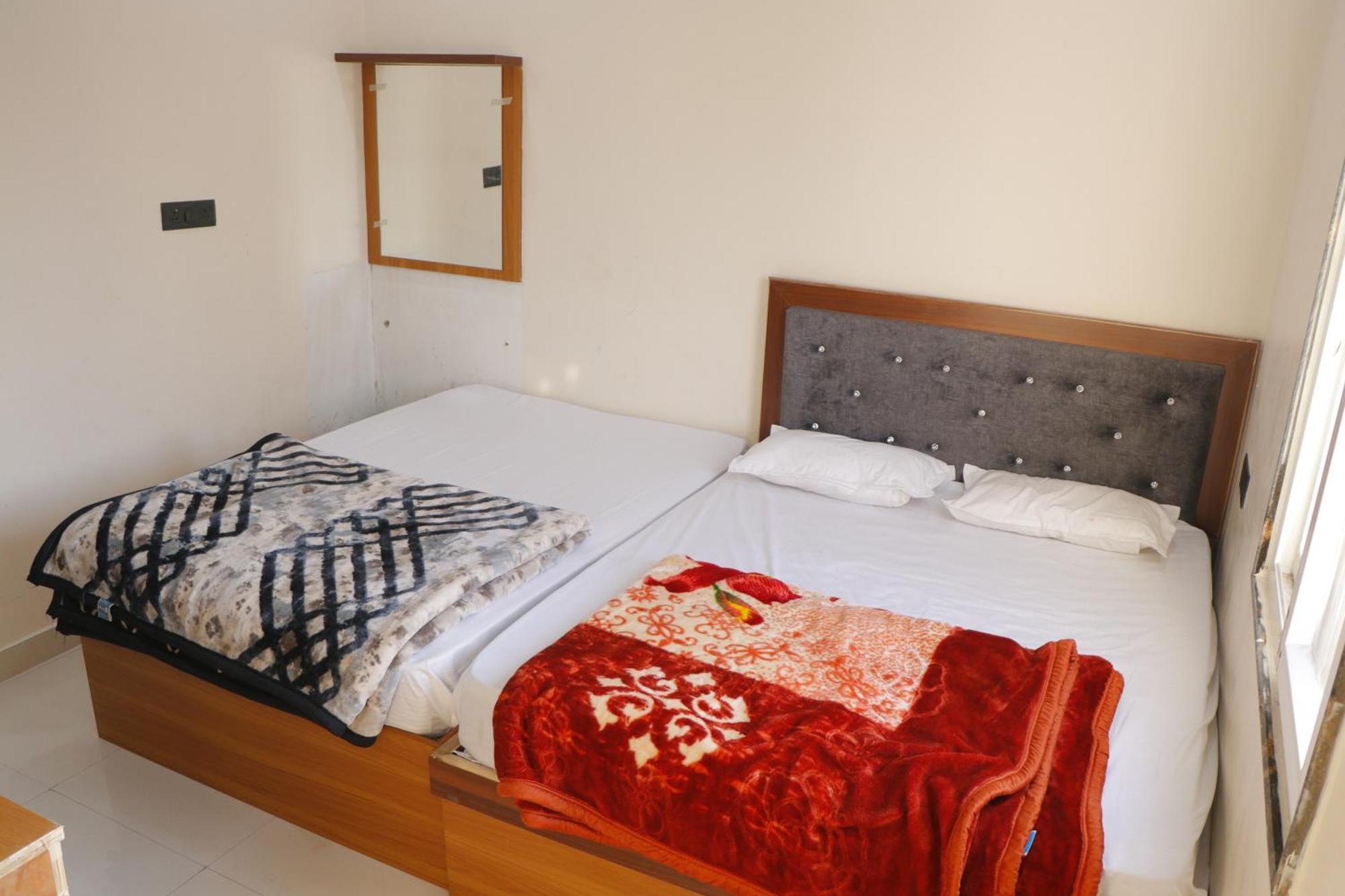 Dolphin Guest House Mathura Exterior photo